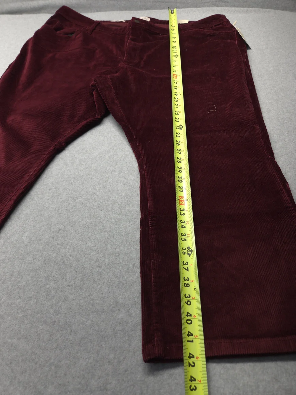 0371 Universal Thread Women's Burgundy Corduroy Capris